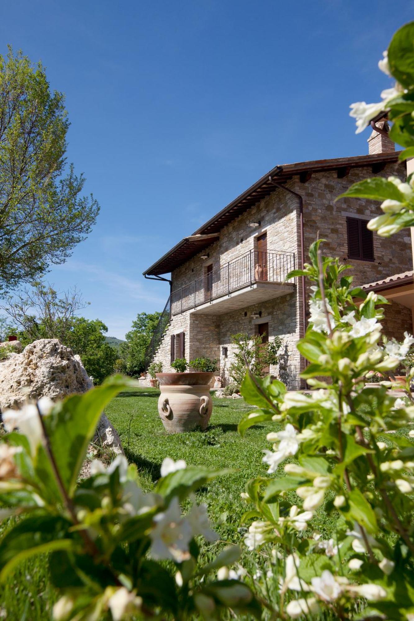 הוילה Piano Delle Pieve Relais Parco Del Subasio מראה חיצוני תמונה